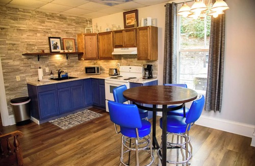Ashfield Appartement | Suite King haut de gamme, en face de la vieille prison, avec parking réservé hors rue
