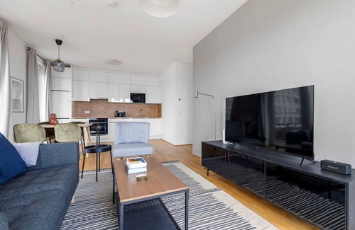 Erdberg Appartement | Upscale Landstraße 2BR w/ Playground & Pool, nr Erdberg, by Blueground