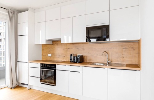 Erdberg Appartement | Upscale Landstraße 2BR w/ Playground & Pool, nr Erdberg, by Blueground
