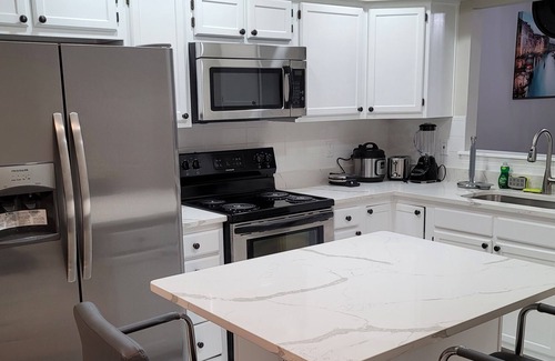 Odenton Maison | Upscale Luxury Townhouse, 3 BR, 2.5 bath near Fort Meade, Deck