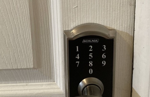 Reynolds Corners Maison | Upscale Neighborhood Cozy & Comfy w/Amenities Room #3