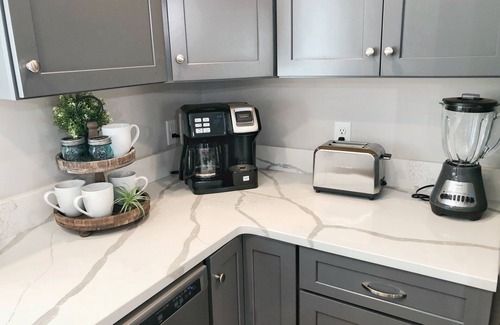 Old Orchard Beach Maison | Upscale Spacious OOB Beach House - Seasonal Heated Pool