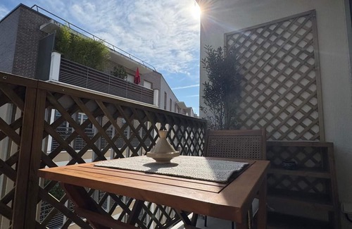 Plateau - Mont-Valerien Appartement | Upscale studio with balcony-La Défense