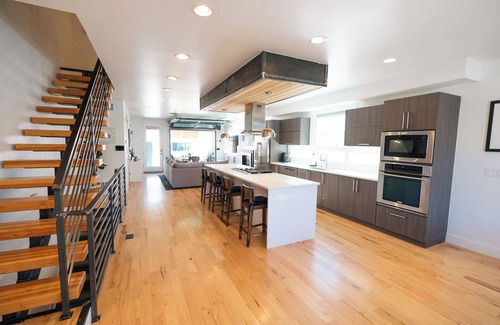 Sloan Lake Maison | Upscale Townhome in SloHi, Minutes From Downtown, 4BR, Kid Friendly