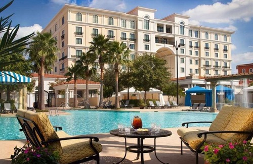 Wetmore Hôtel | Upscale, Tuscan Styled Resort with Spa-Tennis Courts and 2 Pools