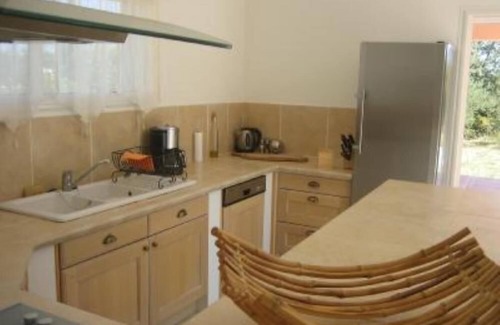 Collias Maison | Villa haut de gamme près d' UZES, piscine privée, terrain clos, Wifi, belle vue.