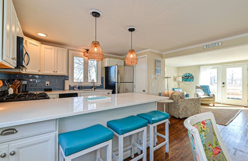 Hampton Maison | Upscale waterfront condo short walk to North Beach