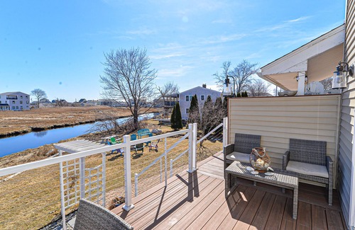 Hampton Maison | Upscale waterfront condo short walk to North Beach