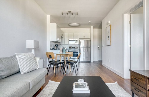 Inglewood Appartement | Upscale Westchester 1BR w/ Pool, Gym & W/D, 5 mins to LAX, by Blueground