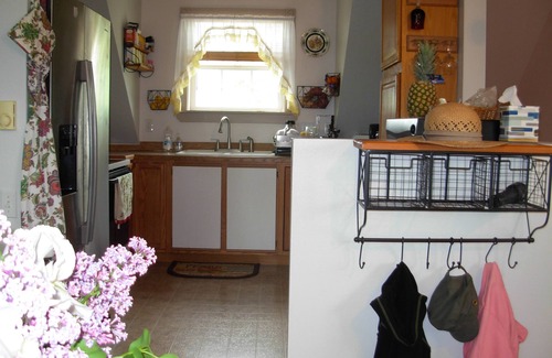 Bozeman Maison | Upstair 1 bed apt on an acre with mountain views. Minutes from Bozeman Airport..