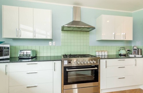 Opononi Maison | UPSTAIRS APARTMENT at Onepu Moana Retreat with SpaPool