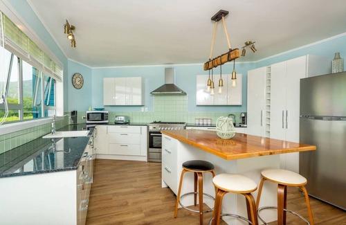 Opononi Maison | UPSTAIRS APARTMENT at Onepu Moana Retreat with SpaPool