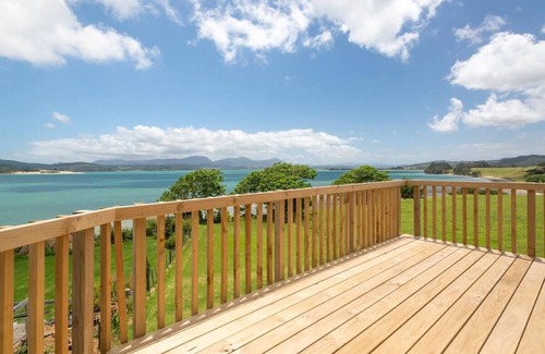 Opononi Maison | UPSTAIRS APARTMENT at Onepu Moana Retreat with SpaPool
