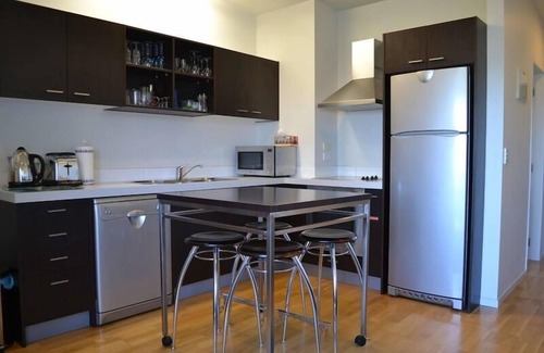 Whitianga Appartement | Appartement romantique d'une chambre situé près de la piscine au centre du complexe.