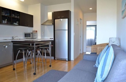 Whitianga Appartement | Appartement romantique d'une chambre situé près de la piscine au centre du complexe.