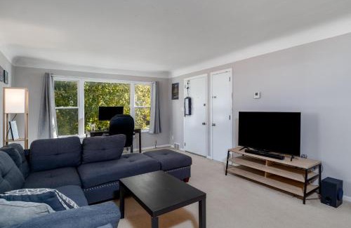 Rocky River Appartement | Upstairs Unit in Rocky River