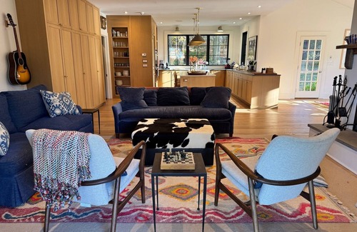 Pine Plains Maison | Spacious 6-bedroom house with charming mountain views and WiFi