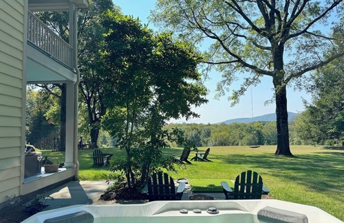 Pine Plains Maison | Spacious 6-bedroom house with charming mountain views and WiFi