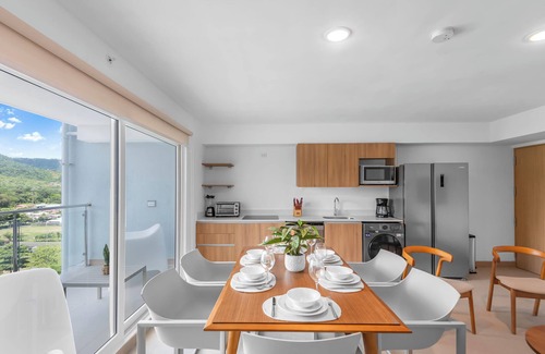 Barrio Santa Lucia Copropriété | Upstay Modern High Rise Condo—5 min to Jaco Beach