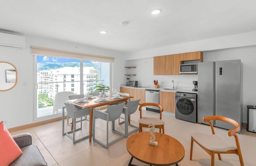 Barrio Santa Lucia Copropriété | Upstay Modern High Rise Condo—5 min to Jaco Beach