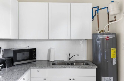Norwood Maison | Uptown Apartment, Near Parks! The Bricks Unit 1