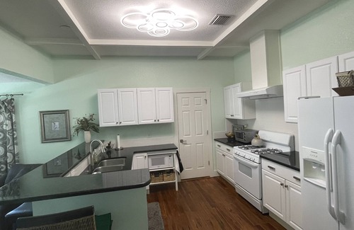 Historic Uptown Maison | Uptown Bungalow 2/2