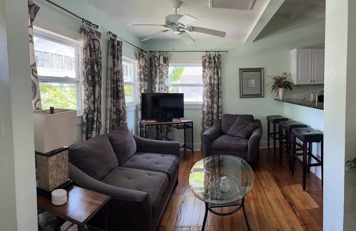 Historic Uptown Maison | Uptown Bungalow 2/2