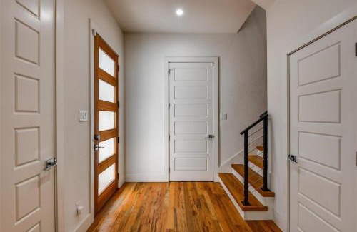 Old East Dallas Maison | Uptown Dallas Modern Retreat