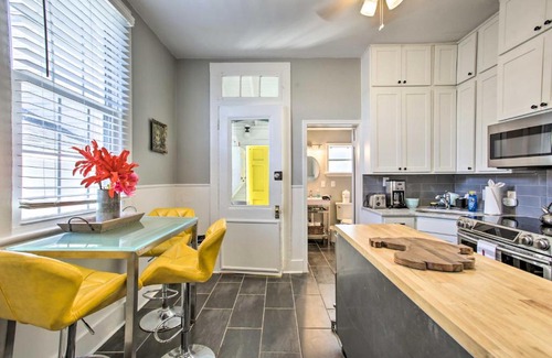 West Riverside Appartement | Uptown NOLA Apt on Magazine Street with Backyard!