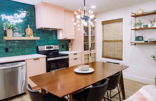 Austin Ave. Copropriété | Uptown Peach ~Suite Minutes from Magnolia + Baylor