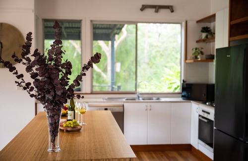 Bomaderry Maison | Uralla House - Urban Bush Retreat, centrally located with 2 Master Bedrooms