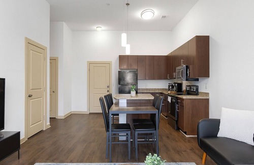 Five Points South Appartement | Urban 1BR Apartment | Prime Location