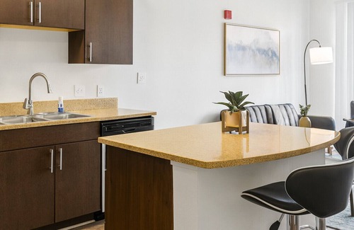 Five Points South Appartement | Urban 1BR Apartment | Prime Location