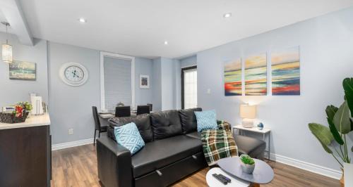 Centretown West Appartement | Urban 1BR Gem with Kitchen, Smart TV & Workspace