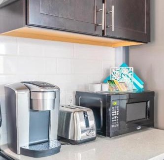 Centretown West Appartement | Urban 1BR Gem with Kitchen, Smart TV & Workspace