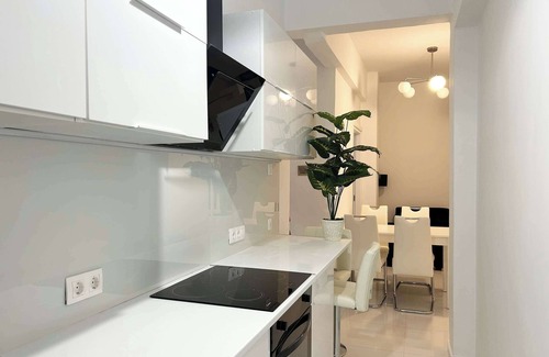 Platia Viktorias Appartement | Urban 2 Bd Apt in Athens