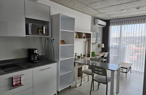 Curridabat Appartement | Urban Breeze iFreses, 10th floor! AC, TV and Pool