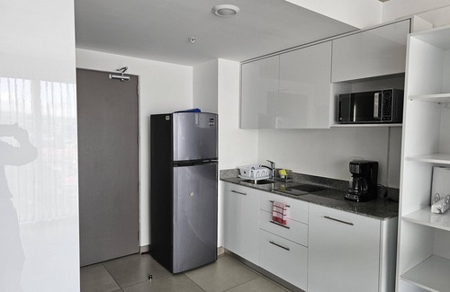 Curridabat Appartement | Urban Breeze iFreses, 10th floor! AC, TV and Pool