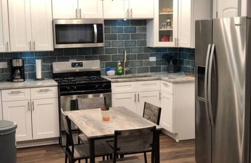 Little Village Appartement | Urban Coach Casa * parking * 10 min to downtown