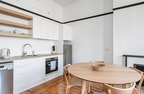 Redfern Appartement | Stylish Stay in Redfern Central & Convenient