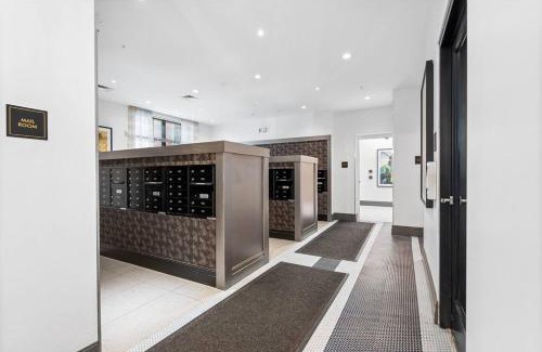 Hackensack River Waterfront Appartement | Urban Elegance: 20 Minutes to NYC (Gym, Laundry)