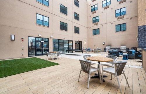 Hackensack River Waterfront Appartement | Urban Elegance: 20 Minutes to NYC (Gym, Laundry)