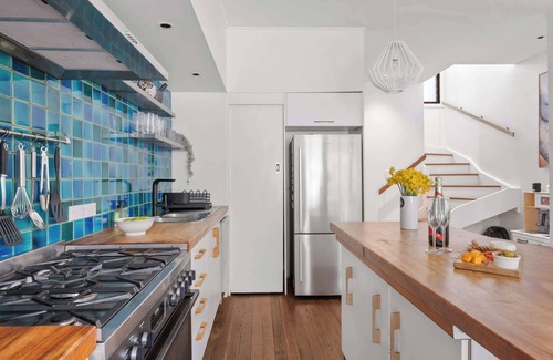 Alexandria Maison | Urban Elegance in Alexandria with Parking