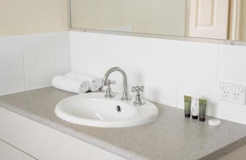 Rothwell Maison | Urban Escape Spacious Home in Rothwell Sleeps 8