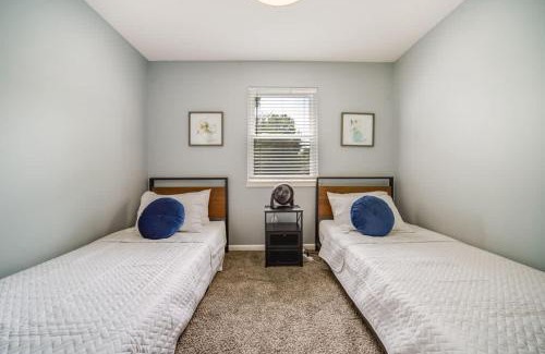 Buechel Appartement | Urban Excitement Suburban Calm Hot Tub & Game Room