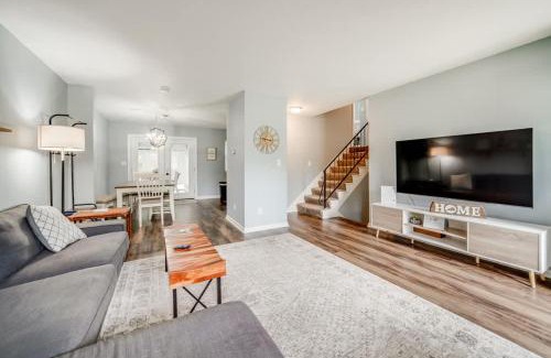 Buechel Appartement | Urban Excitement Suburban Calm Hot Tub & Game Room