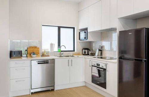 Otahuhu Appartement | Urban Glow Townhouse with parking