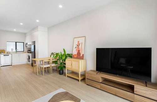 Otahuhu Appartement | Urban Glow Townhouse with parking