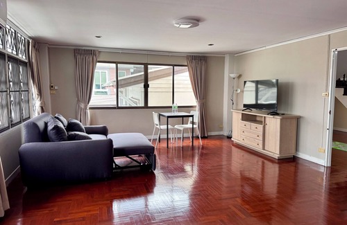 Wang Thonglang Maison | Urban Grace 5 Bedroom Spacious House Prime Location Near BTS Skytrain