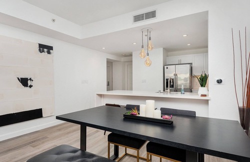 Downtown San Diego Copropriété | Urban Hi-Tech 2 BR Escape in Little Italy~Near Bay, Gas Lamp & Beaches!